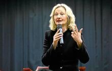 Gabriele Warminski-Leitheußer auf dem Roten Stuhl